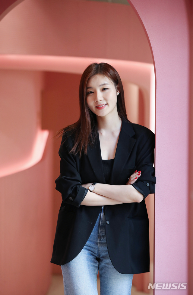 [서울=뉴시스]조수정 기자 = 뮤지컬 '시카고' 배우 민경아가 3일 서울 강남구 한 카페에서 뉴시스와 인터뷰 하고 있다. 2021.05. chocrystal@newsis.com