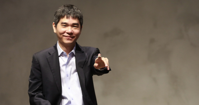 바둑기사 이세돌 9단(사진)이 '세기의 대결'이라 불리는 구글의 딥마인드 인공지능(AI) 알파고와의 4대국을 대체불가토큰(NFT)으로 발행해 경매에 부친다. 블록체인 스타트업 22세기미디어는 이번 경매가 11일 오전 10시부터 18일 오전 10시까지 세계 최대 NFT 경매사이트 오픈씨(opensea.io)에서 진행될 예정이라고 11일 밝혔다.(사진 : 22세기미디어 제공) *재판매 및 DB 금지