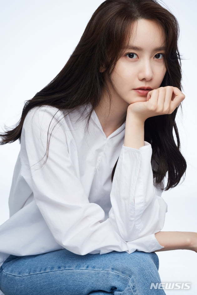 [서울=뉴시스] 그룹 '소녀시대' 멤버 겸 배우 윤아(임윤아). 사진 = 코리안 액터스 화보. 2021.5.11. photo@newsis.com