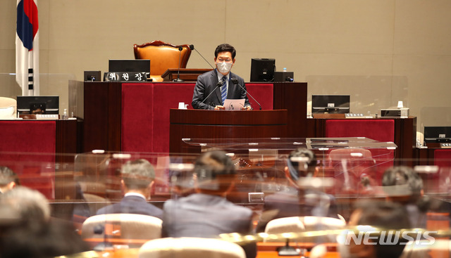 [서울=뉴시스]전진환 기자 = 송영길 더불어민주당 대표가 11일 오전 재선의원들과의 간담회가 열린 서울 여의도 국회 예결위회의장에서 인사말을 하고 있다. 2021.05.11. amin2@newsis.com