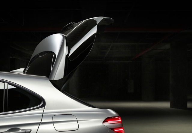 [서울=뉴시스]제네시스 브랜드가 12일 유럽 전략 차종 G70 슈팅 브레이크의 이미지를 공개했다. G70 슈팅 브레이크는 제네시스가 지난해 출시한 더 뉴 G70의 외관에 트렁크 적재공간을 확장해 실용성을 겸비한 모델로, 제네시스의 디자인 철학 ‘역동적인 우아함’의 균형에서 역동성에 더욱 비중을 둔 것이 특징이다. (사진=제네시스 제공) 2021.05.12. photo@newsis.com *재판매 및 DB 금지