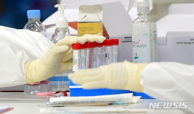 [광주=뉴시스] = 코로나19 검사 키트. (사진=뉴시스 DB). photo@newsis.com *재판매 및 DB 금지