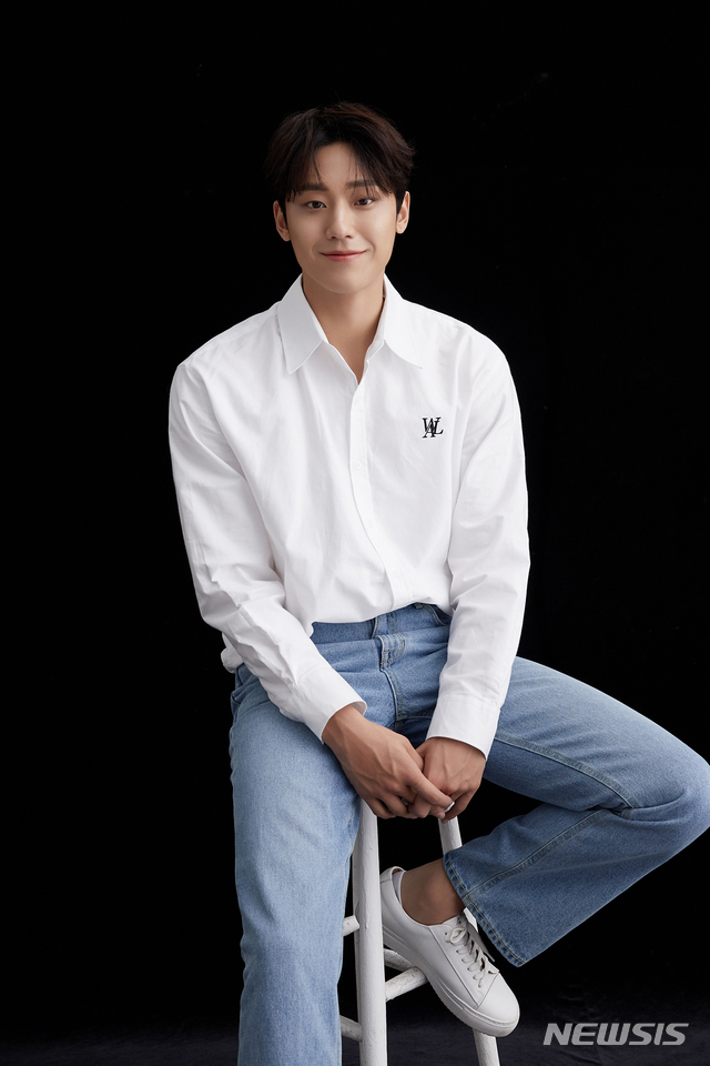 [서울=뉴시스] 배우 이도현. 사진 = 위에화엔터테인먼트. 2021.5.13. photo@newsis.com