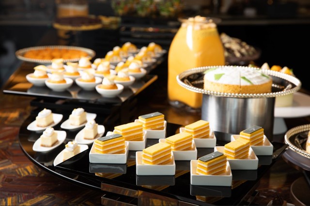 [서울=뉴시스]JW 메리어트 동대문 '더 라운지'의 '망고 디저트 뷔페'