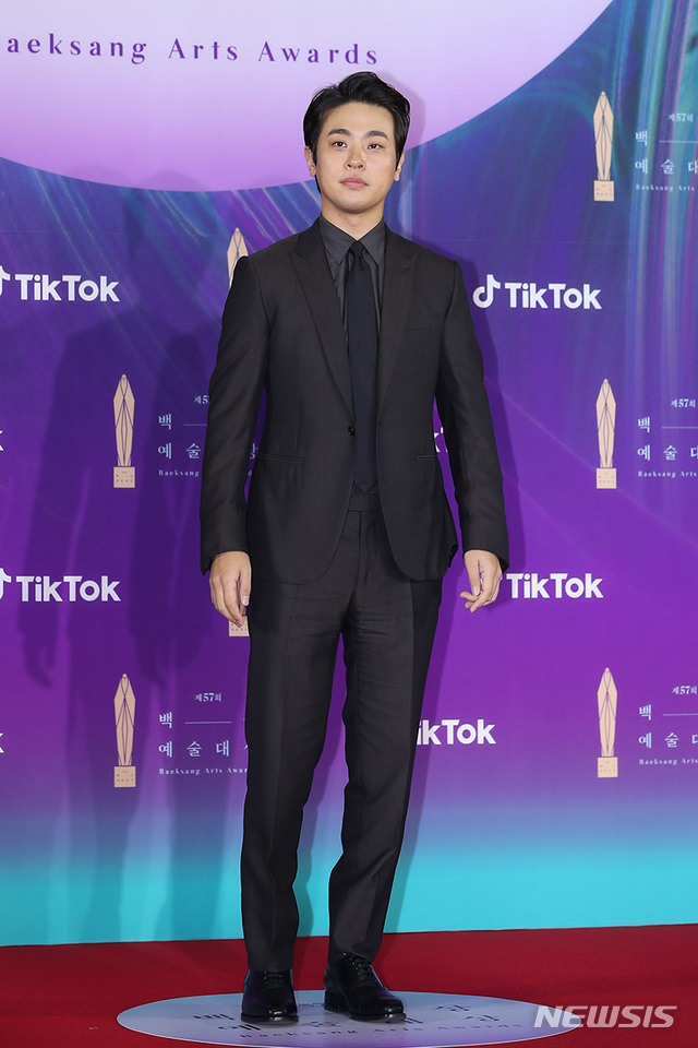 [서울=뉴시스]최진석 기자 = 배우 박정민이 13일 오후 경기도 고양시 일산 킨텍스에서 열린 '제57회 백상예술대상' 시상식 레드카펫 행사에 참석해 포토타임을 갖고 있다. 2021.05.13. (사진=백상예술대상 사무국 제공) photo@newsis.com