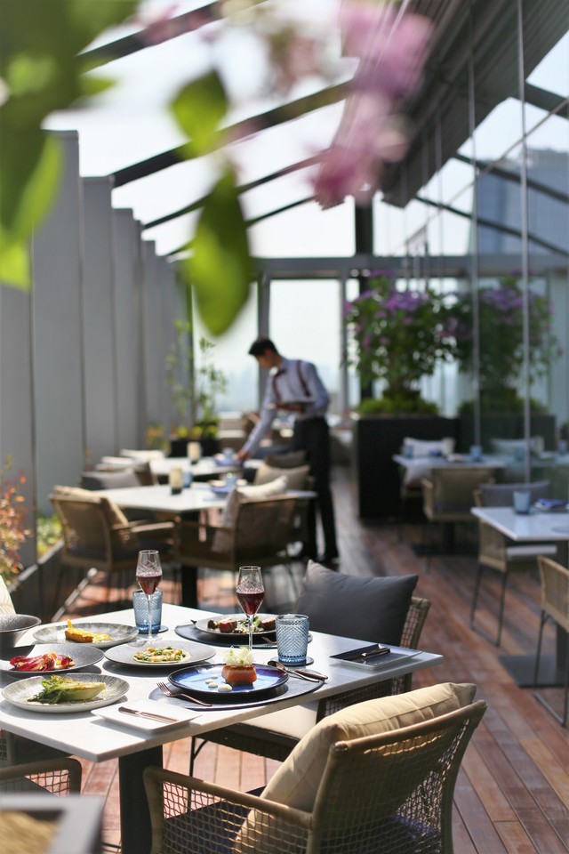 [서울=뉴시스]페어몬트 앰배서더 서울 '마리포사'의 '루프톱 테라스'