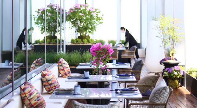 [서울=뉴시스]페어몬트 앰배서더 서울 '마리포사'의 '루프톱 테라스'