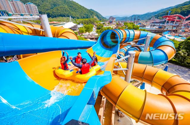 [서울=뉴시스]강원 홍천군 '오션월드'