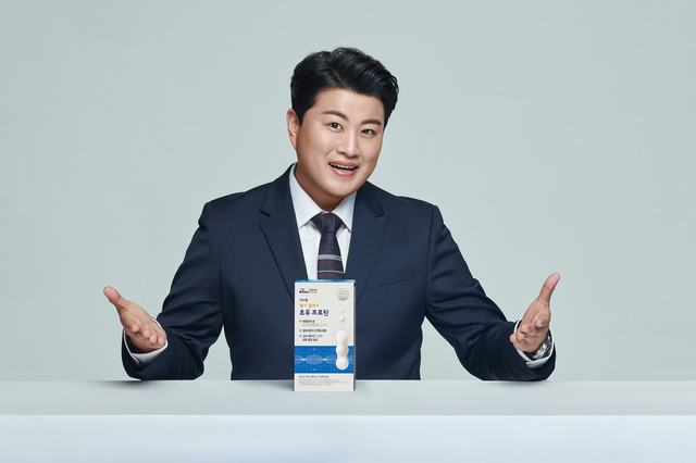 [서울=뉴시스] 이너랩 모델 김호중. (사진=셀트리온스킨큐어 제공) 2021.05.17. photo@newsis.com