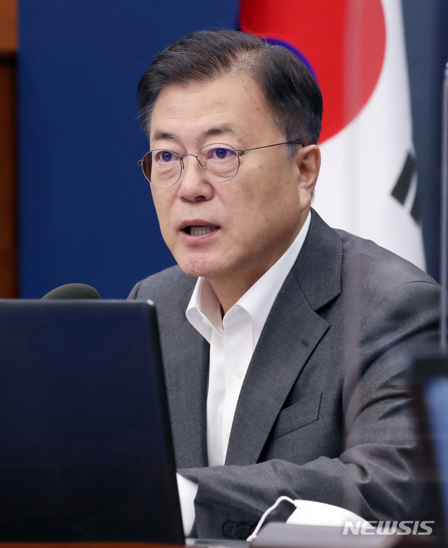 [서울=뉴시스]박영태 기자 = 문재인 대통령이 17일 오후 청와대 여민관에서 열린 수석보좌관회의에 참석해 발언하고 있다. 2021.05.17. since1999@newsis.com