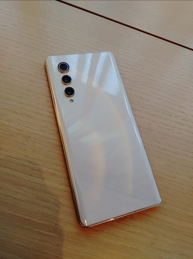 [서울=뉴시스] LG전자의 마지막 스마트폰 'LG 레인보우' 추정 기기. (사진=LG전자 제공) *재판매 및 DB 금지