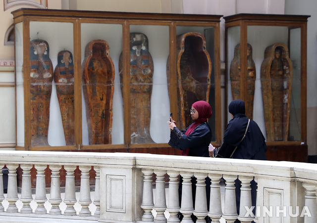 [카이로(이집트)=신화/뉴시스] 5월 18일 개관한 이집트 카이로공항 내부의 새 박물관 전시실.&nbsp; 