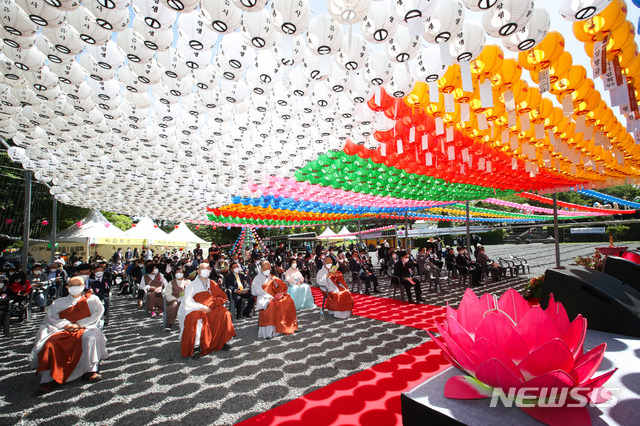 [제주=뉴시스] 제주시 대한불교 조계종 제23교구 본사 한라산 관음사에서 봉축법요식이 봉행되고 있다. (사진=뉴시스DB) woo1223@newsis.com