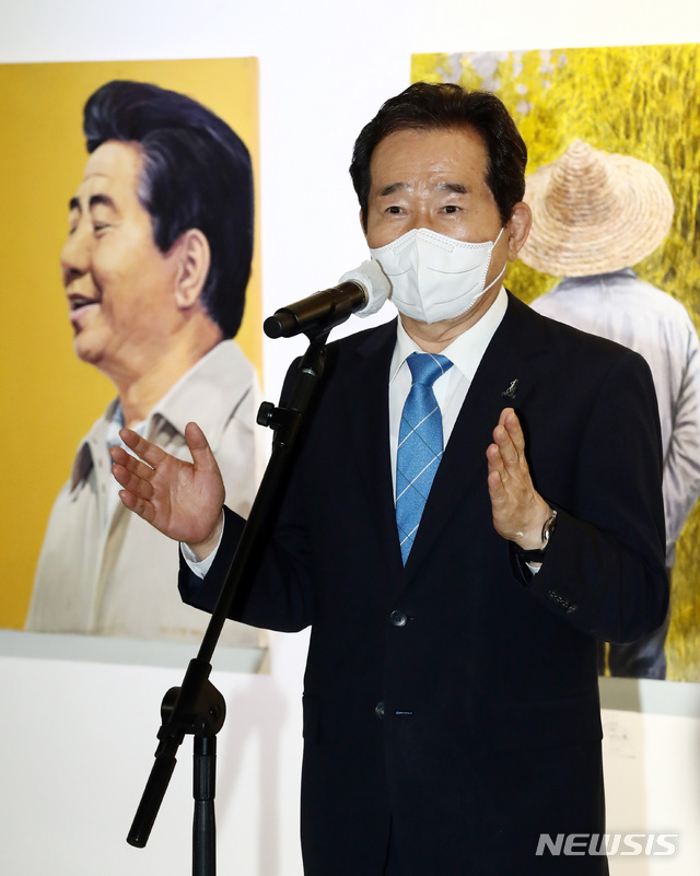 [서울=뉴시스]최동준 기자 = 정세균 전 국무총리가 19일 서울 종로구 인사동 마루아트센터에서 열린 노무현 전 대통령 서거 12주기 추모 전시 '사람 사는 세상'에 참석해 인사말을 하고 있다. (공동취재사진) 2021.05.19. photo@newsis.com