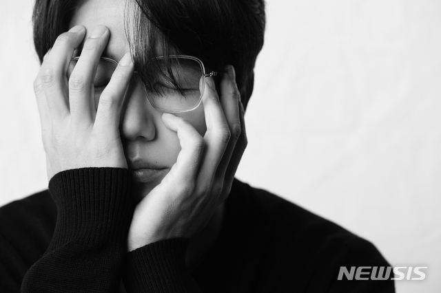 [서울=뉴시스]성시경. (사진=에스케이재원 제공) 2021.05.20. photo@newsis.com