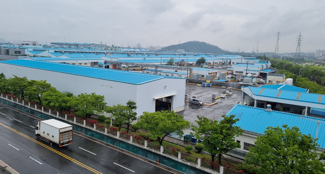 [울산=뉴시스] 배병수 기자 = 현대자동차가 반도체 수급 문제로 부분 휴업에 들어간 20일 오전 울산 북구 현대자동차가 한산한 모습을 보이고 있다. 2021.05.20. bbs@newsis.com