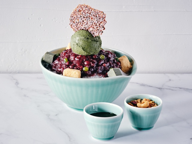 [서울=뉴시스]그랜드 인터컨티넨탈 서울 '로비 라운지'의 ‘레트로 쑥 빙수’