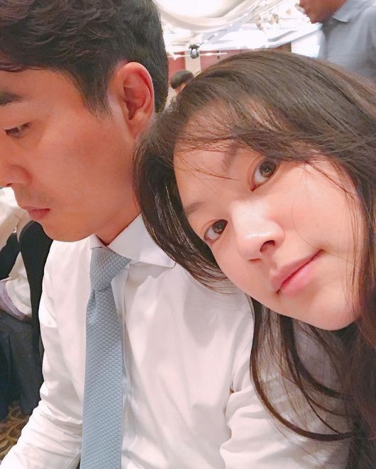 [서울=뉴시스] '신애, 신애 남편' . 2021.05.22.(사진=신애 인스타그램 캡처) photo@newsis.com*재판매 및 DB 금지 *재판매 및 DB 금지