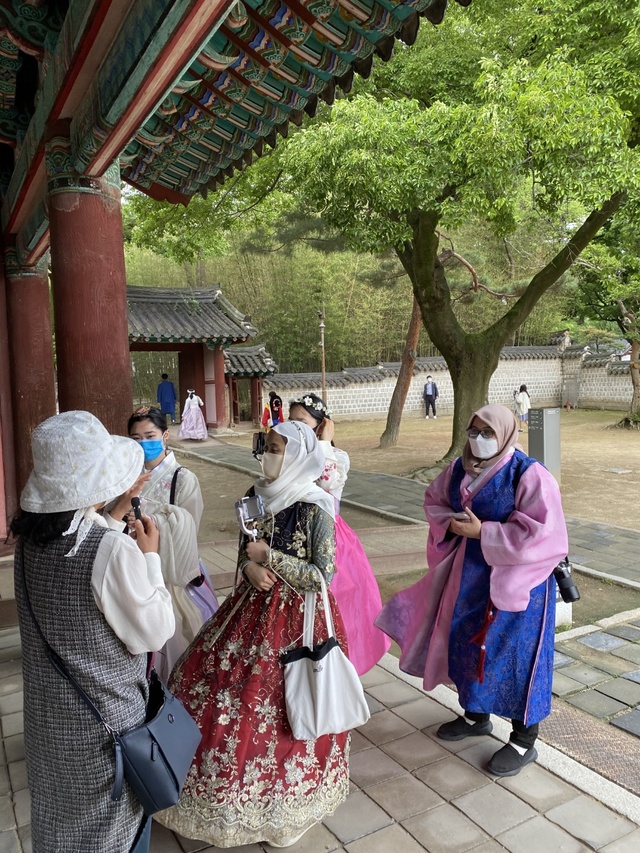 [전주=뉴시스] 한훈 기자 = 전북 전주시는 21~22일 양일 간 한국관광공사의 동남아·중동지역 글로벌 SNS 기자단 22명과 함께한 팸투어를 성황리 마무리했다고 밝혔다.(사진=전주시 제공).2021.05.22.  photo@newsis.com *재판매 및 DB 금지