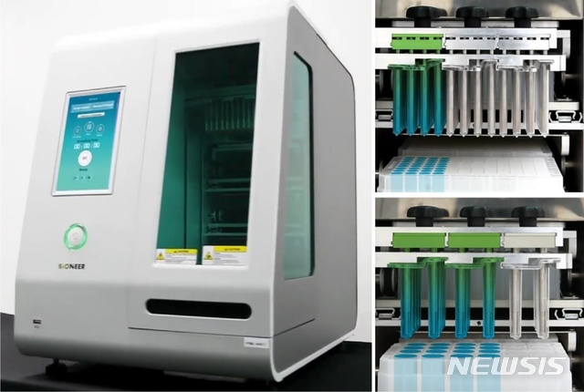 [서울=뉴시스]핵산추출장비 ‘ExiPrep 96 Lite’에는 시료 수나 양 등에 맞춰 플레이트와 자석봉 블록·로드(오른쪽의 녹색·청색 부분)를 선택할 수 있는 특허 기술이 적용됐다. (사진= 바이오니아 제공) 2021.05.24