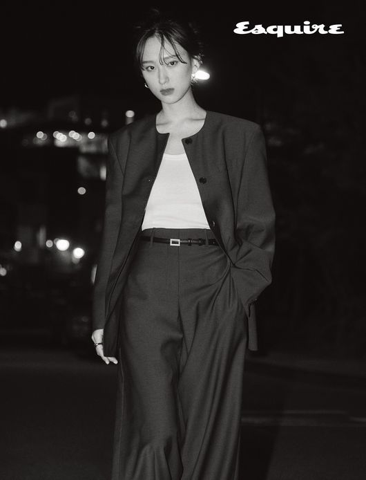 [서울=뉴시스] 류혜영 화보. 사진 = 에스콰이어. 2021.5.26. photo@newsis.com *재판매 및 DB 금지