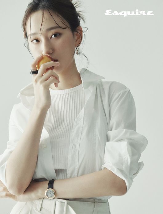 [서울=뉴시스] 류혜영 화보. 사진 = 에스콰이어. 2021.5.26. photo@newsis.com *재판매 및 DB 금지