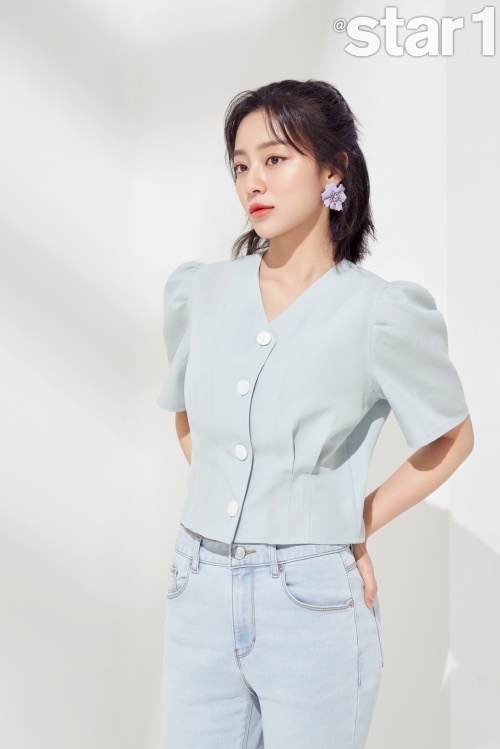 [서울=뉴시스] 배우 강민아 화보. 사진 = 앳스타일. 2021.5.26. photo@newsis.com *재판매 및 DB 금지