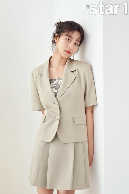 [서울=뉴시스] 배우 강민아 화보. 사진 = 앳스타일. 2021.5.26. photo@newsis.com *재판매 및 DB 금지