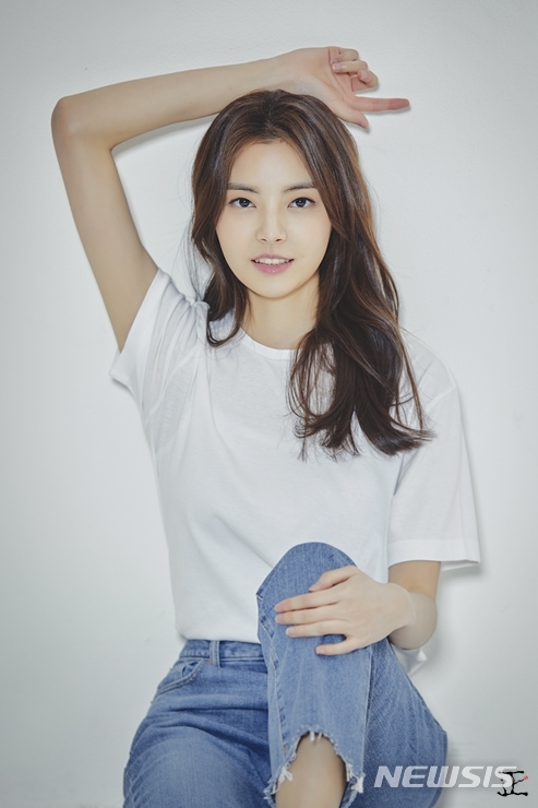 [서울=뉴시스]신예 홍예지. (사진 = 바를정엔터테인먼트 제공) 2021.05.26.photo@newsis.com
