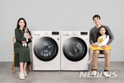 [서울=뉴시스] LG전자 ‘트롬 세탁기 스팀 펫’. (사진=LG전자 제공)