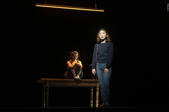 [서울=뉴시스] 연극 '그을린 사랑'. 2021.05.28. (사진 = LG아트센터 제공) photo@newsis.com