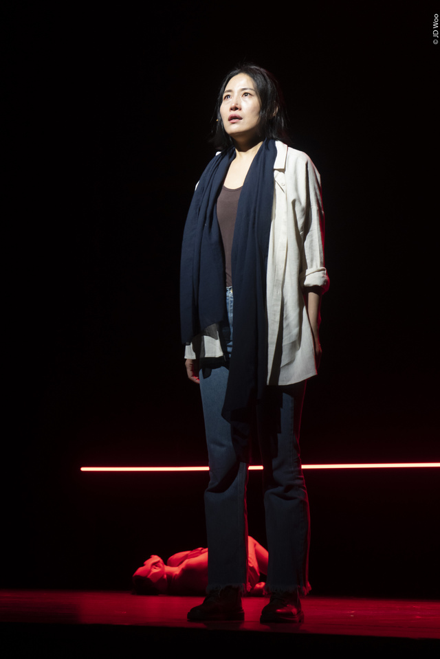 [서울=뉴시스] 연극 '그을린 사랑'. 2021.05.28. (사진 = LG아트센터 제공) photo@newsis.com