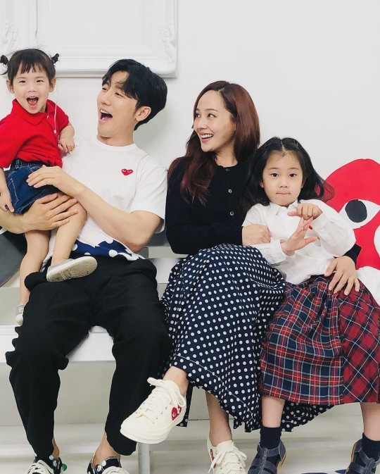 [서울=뉴시스] '유진, 기태영 가족' . 2021.05.29.(사진=유진 인스타그램 캡처) photo@newsis.com*재판매 및 DB 금지 *재판매 및 DB 금지