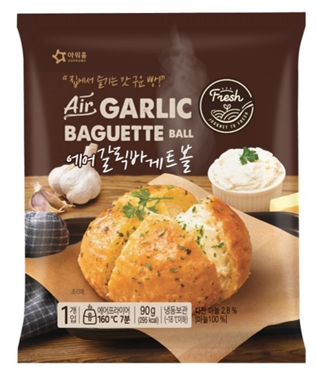 [서울=뉴시스]아워홈 '에어갈릭바게트볼'