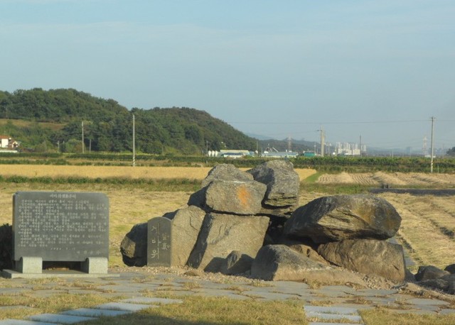  2006년 3월 7일 아산시의 향토문화유산 제12호로 지정된 아산 게바위 *재판매 및 DB 금지