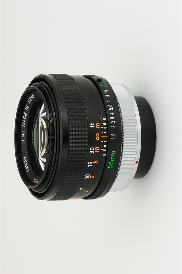 [서울=뉴시스]캐논 'FD55㎜ F1.2AL' 렌즈.(사진=캐논코리아컨슈머이미징 제공) 2021.5.31 photo@newsis.com *재판매 및 DB 금지