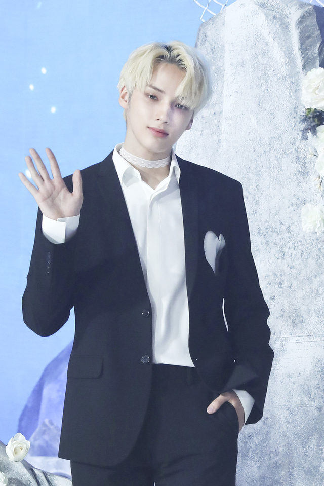 [서울=뉴시스]최진석 기자 = 그룹 투모로우바이투게더(TXT)의 휴닝카이가 31일 열린&nbsp; ‘혼돈의 장: FREEZE’ 미디어 쇼케이스에 참석해 포즈를 취하고 있다. (사진=빅히트 뮤직 제공) 2021.05.31. photo@newsis.com *재판매 및 DB 금지