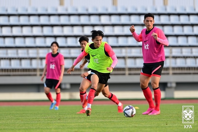 [서울=뉴시스] 축구 올림픽대표팀 선수들이 2021년 5월31일 제주 강창학 운동장에서 소집훈련을 하고 있다. (사진=뉴시스 DB). photo@newsis.com *재판매 및 DB 금지