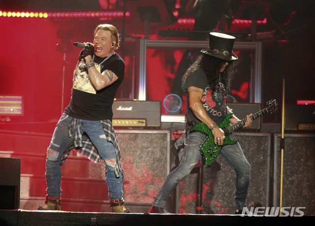 [서울=뉴시스/AP] 밴드 '건즈 앤 로지즈'