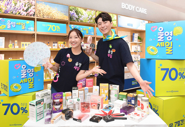 "올리브영으로 달려가자"···여름 맞이 최대 70% 할인&nbsp;&nbsp; 