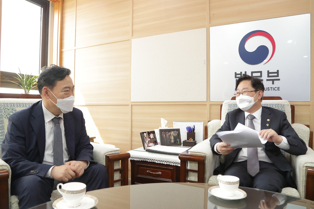 김오수 총장 "박범계에 검찰조직 개편안 우려 전달"