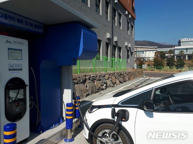 [제주=뉴시스] 전기차 충전기. (사진=제주도 제공)