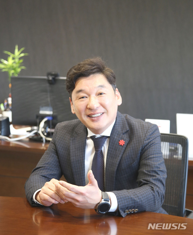 [광주=뉴시스] 이창우 기자= 'ESG 경영' 활동 강화를 선언한 이동훈 광주신세계 점장. (사진=광주신세계 제공) 2021.06.02. photo@newsis.com