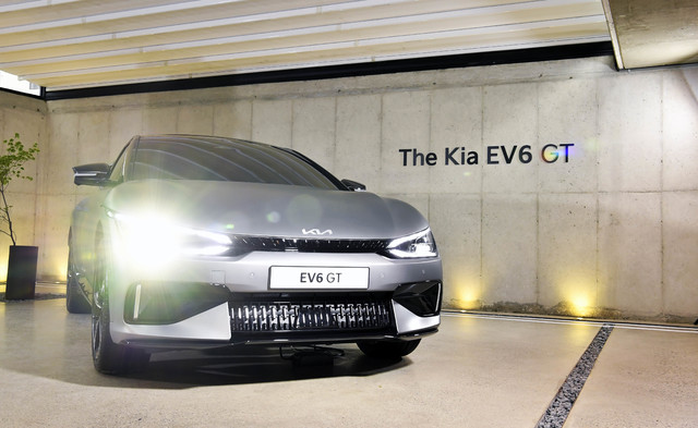 [서울=뉴시스]정병혁 기자 = 2일 서울 성동구 코사이어티에서 열린 기아 EV6 실차 전시 행사에서 기아 EV6 차량이 전시되어 있다. (사진=기아 제공) 2021.06.02. photo@newsis.com *재판매 및 DB 금지