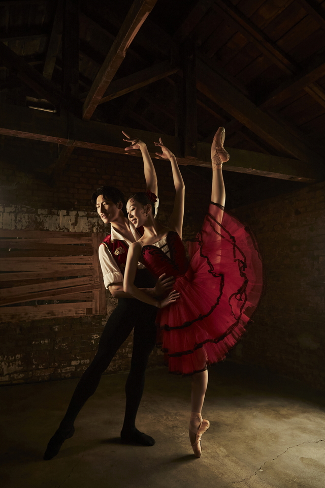 [서울=뉴시스] '2021 돈키호테' 홍향기·이동탁. 2021.06.03. (사진 = 유니버설발레단 제공) photo@newsis.com