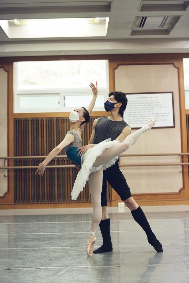 [서울=뉴시스] '2021 돈키호테' 홍향기·이동탁. 2021.06.03. (사진 = 유니버설발레단 제공) photo@newsis.com