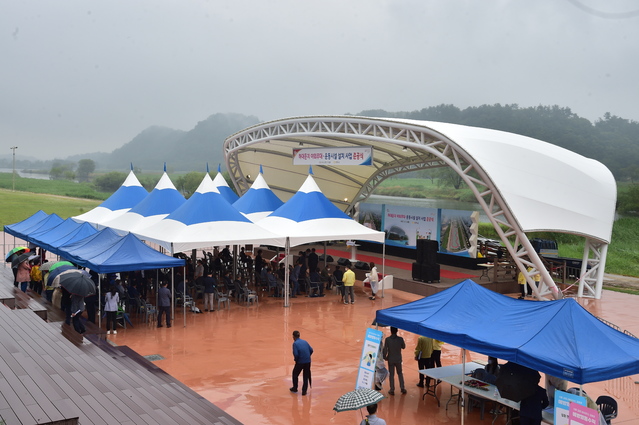 [진주=뉴시스] 진주시 하대동 남강둔치 야외무대 전경. *재판매 및 DB 금지