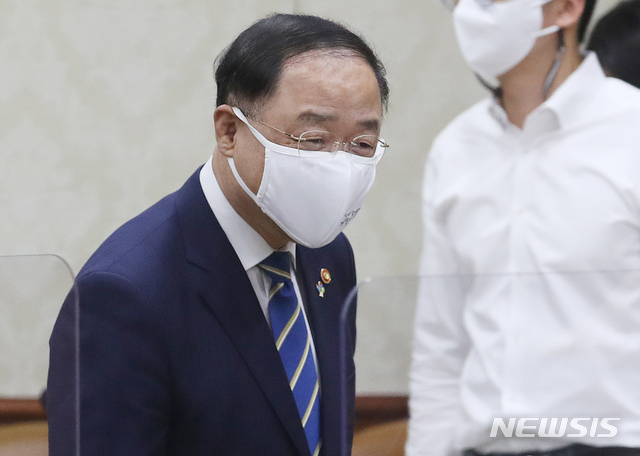 [서울=뉴시스]김명원 기자 = 홍남기 경제부총리 겸 기획재정부 장관. (공동취재사진) 2021.06.03. photo@newsis.com