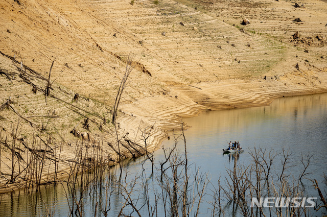 캘리포니아 최대 오로빌댐, 폭염과 가뭄으로 말라들어가