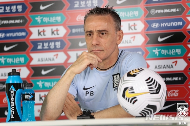 [서울=뉴시스] 파울루 벤투 축구대표팀 감독. (사진=대한축구협회 제공)